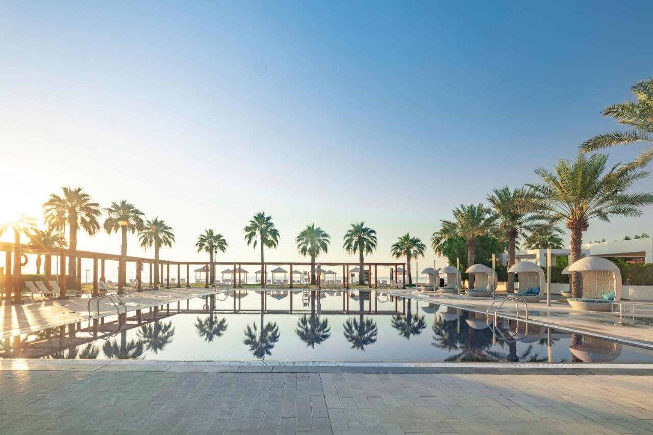 Sealine Beach, A Murwab Resort Mesaieed Ngoại thất bức ảnh The resort's main pool