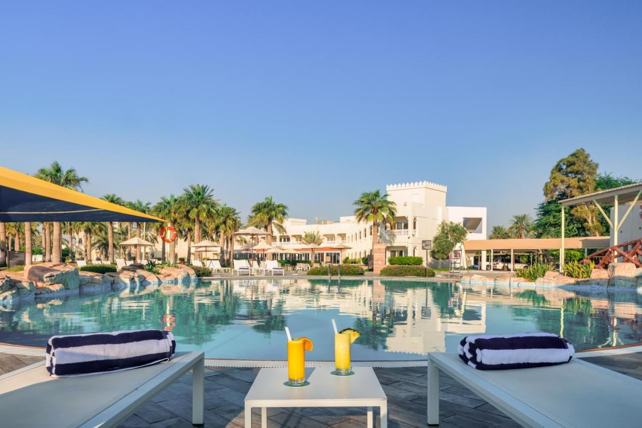 Sealine Beach, A Murwab Resort Mesaieed Ngoại thất bức ảnh The pool at the resort