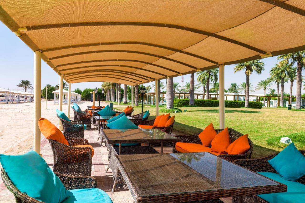 Sealine Beach, A Murwab Resort Mesaieed Ngoại thất bức ảnh The beach at the resort