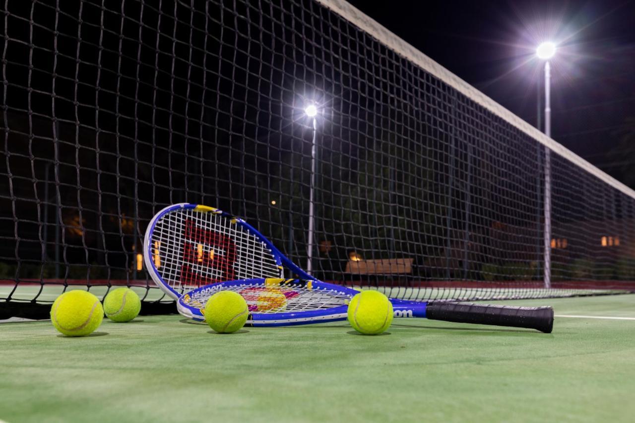 Sealine Beach, A Murwab Resort Mesaieed Ngoại thất bức ảnh Tennis balls and racket